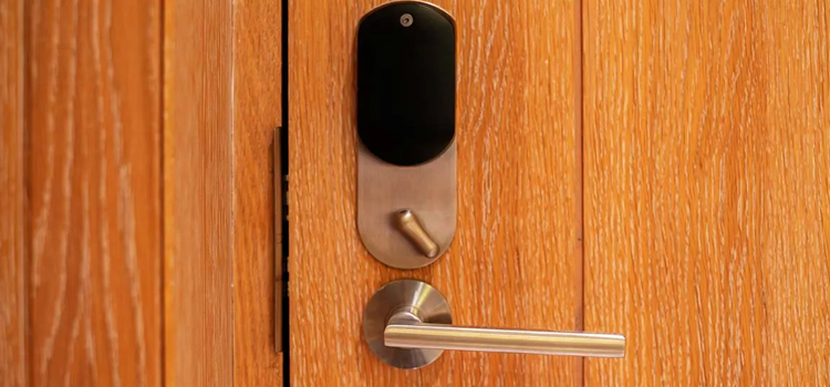 Automatic Locking Door Knob Oasis